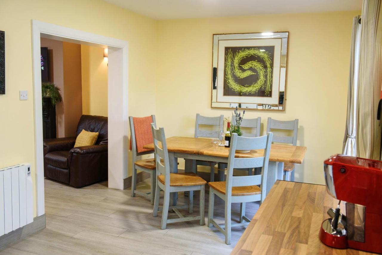 Waterfront Self Catering Houses Carrick on Shannon エクステリア 写真