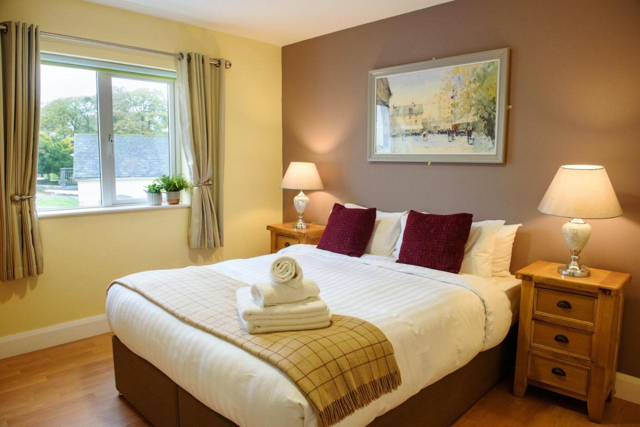 Waterfront Self Catering Houses Carrick on Shannon エクステリア 写真
