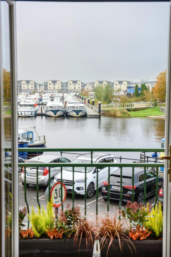 Waterfront Self Catering Houses Carrick on Shannon エクステリア 写真