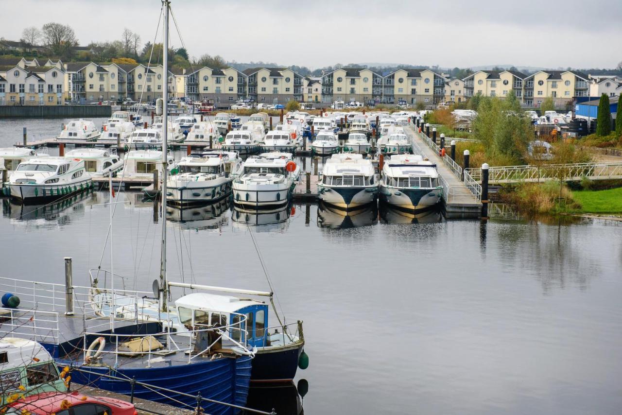 Waterfront Self Catering Houses Carrick on Shannon エクステリア 写真