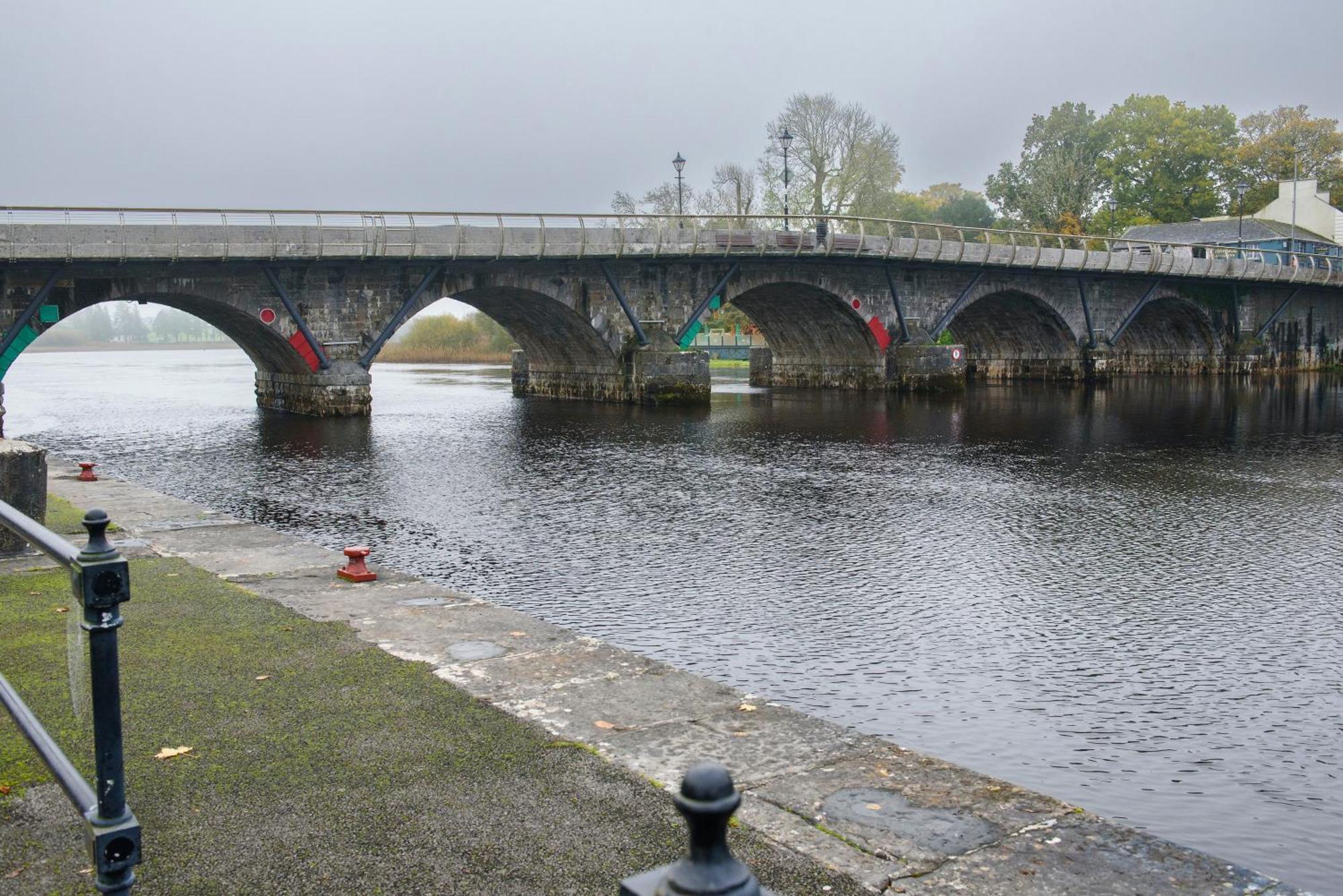 Waterfront Self Catering Houses Carrick on Shannon エクステリア 写真