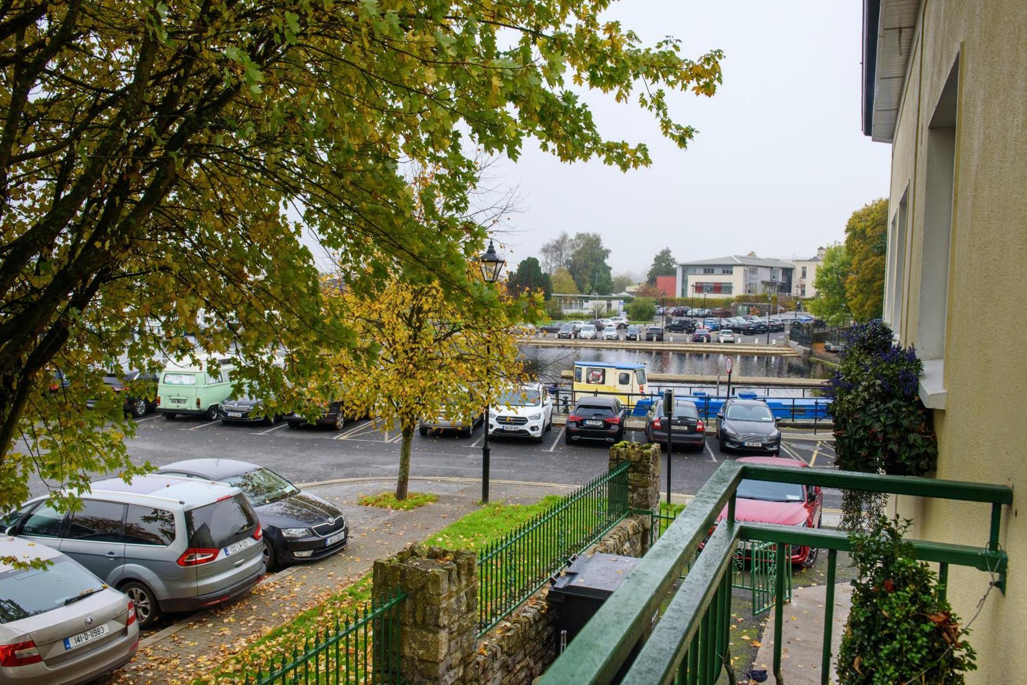 Waterfront Self Catering Houses Carrick on Shannon エクステリア 写真