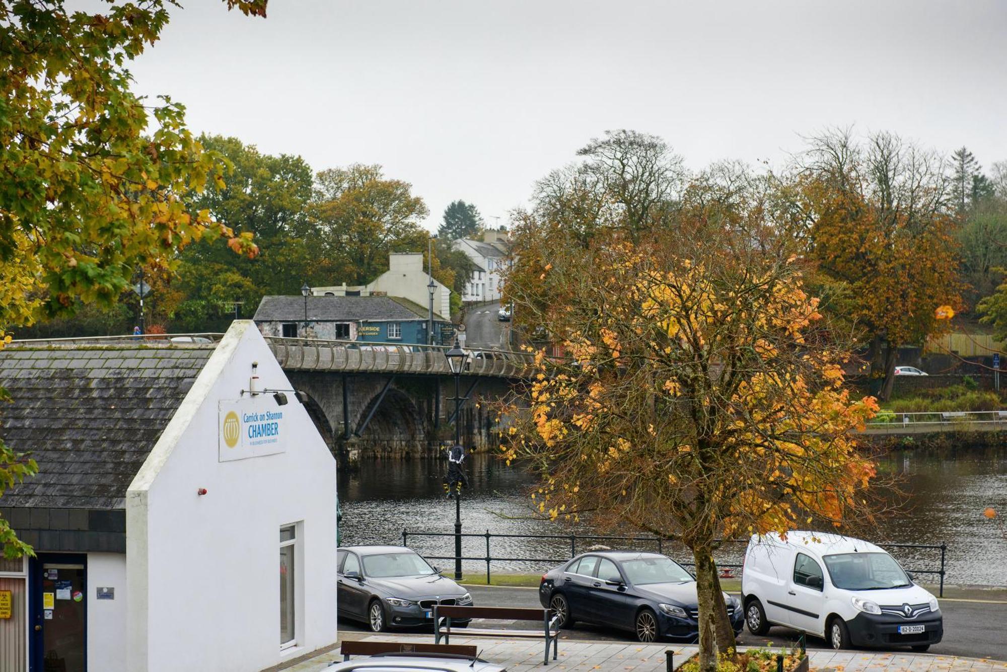 Waterfront Self Catering Houses Carrick on Shannon エクステリア 写真