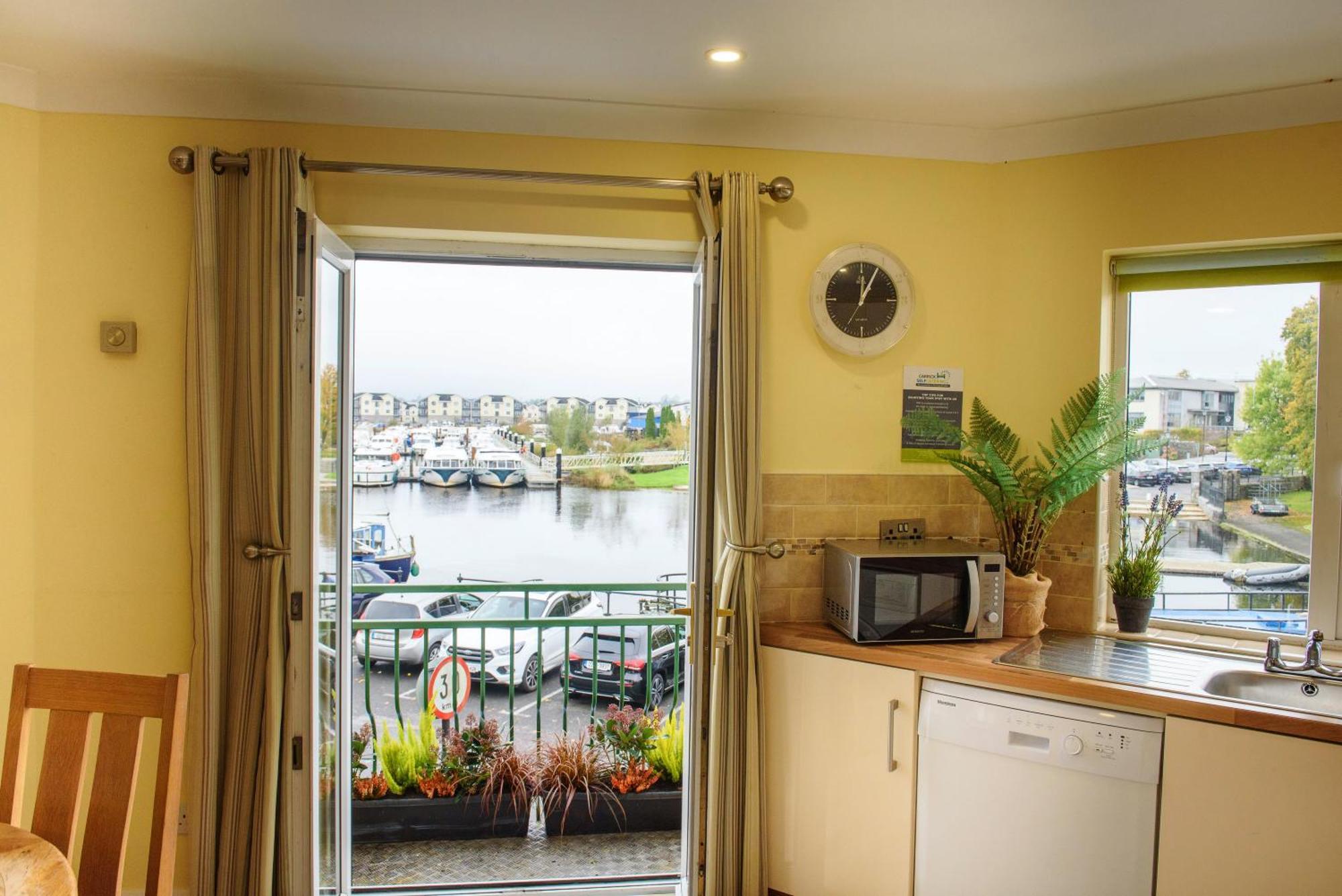 Waterfront Self Catering Houses Carrick on Shannon エクステリア 写真