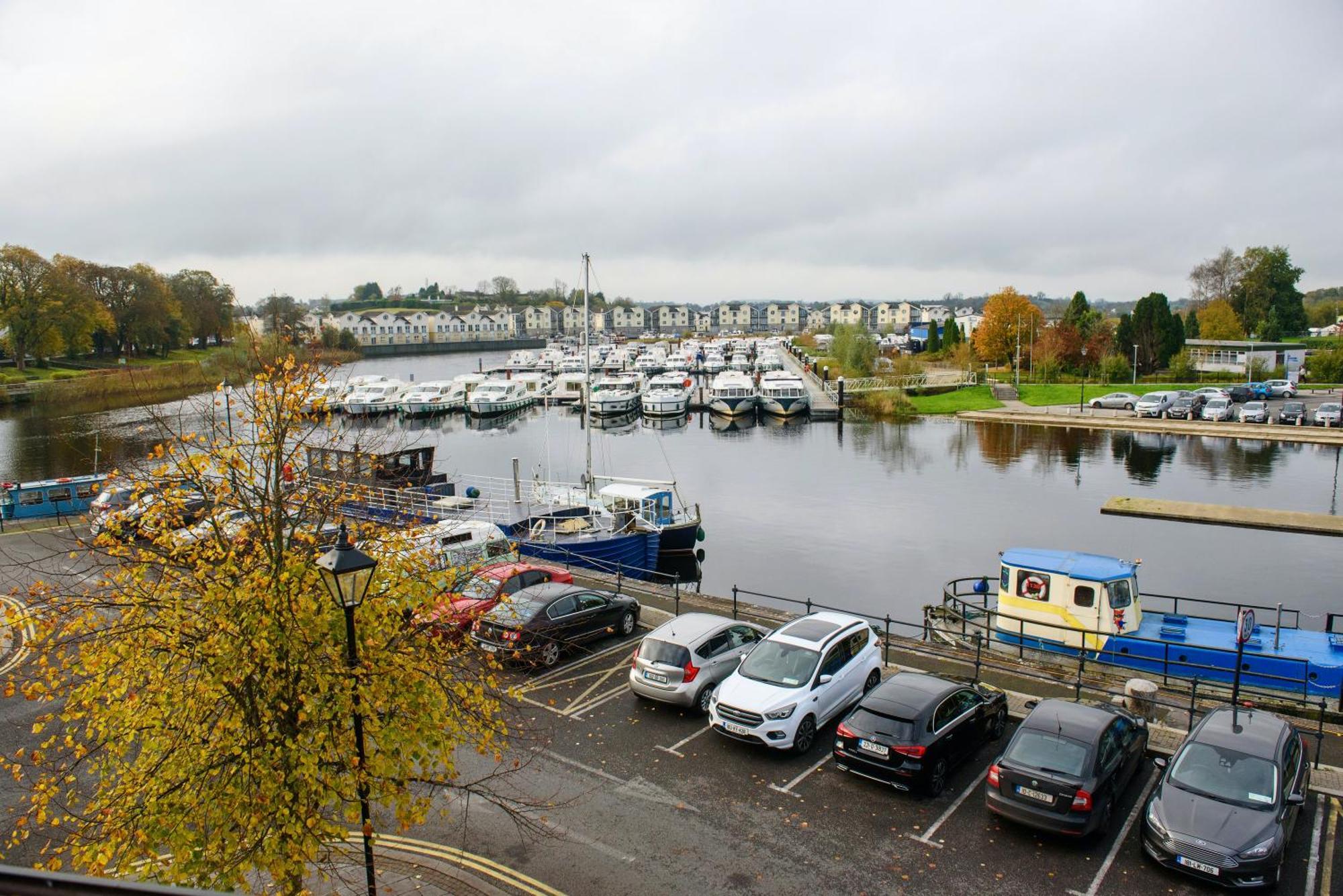 Waterfront Self Catering Houses Carrick on Shannon エクステリア 写真