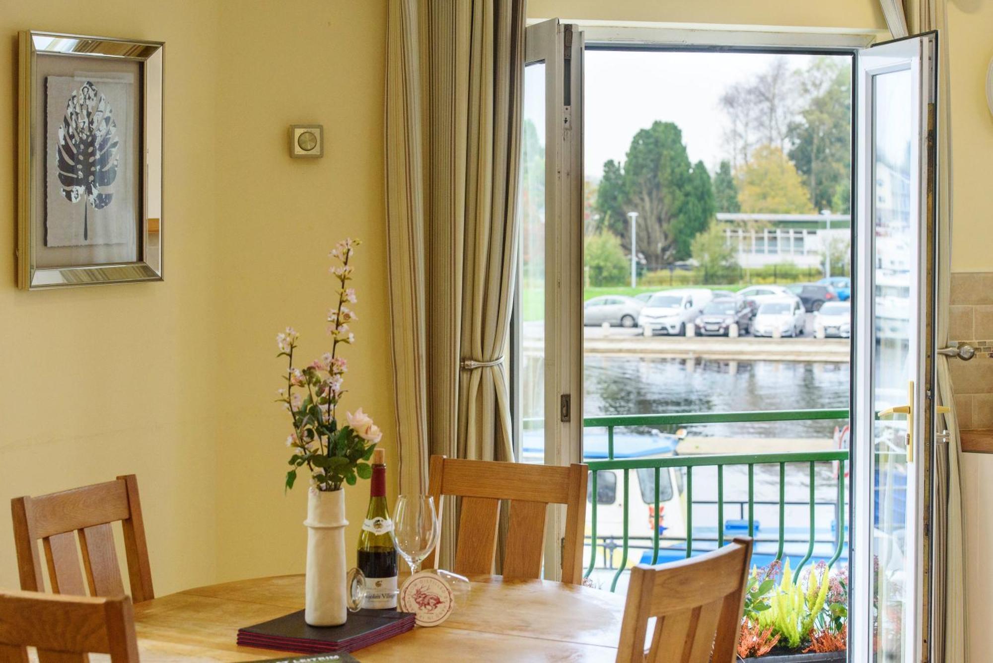 Waterfront Self Catering Houses Carrick on Shannon エクステリア 写真