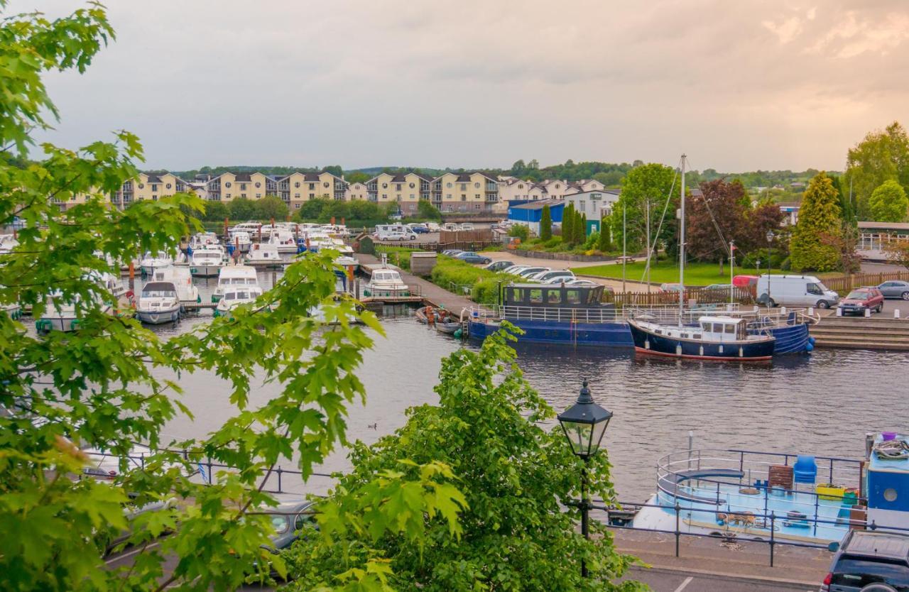 Waterfront Self Catering Houses Carrick on Shannon エクステリア 写真